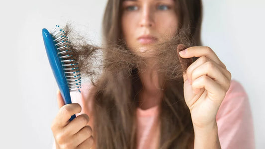 STOP ALLA PERDITA DI CAPELLI! Cosa aiuta veramente le donne e gli uomini? - Prodotti Herbalife Online